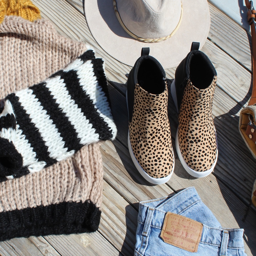 🆕️//Fall Favorite Collection// Wedge Sneaker - Picture 5 of 8